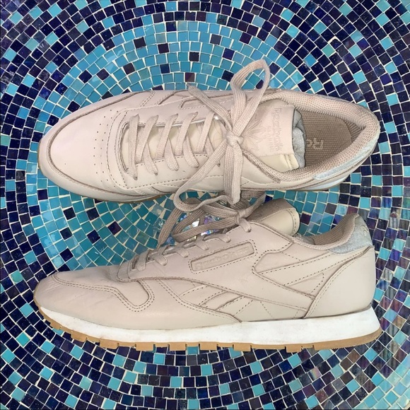 Nude Reebok Classics - Picture 9 of 12